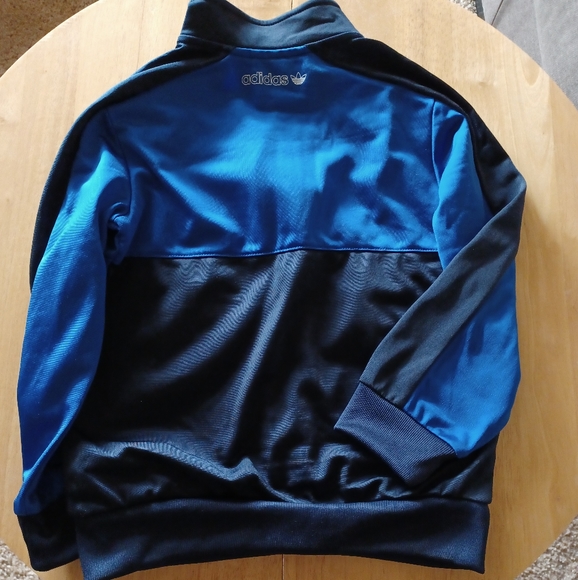 Boys Adidas jacket. Size 5-6. GUC. - Picture 3 of 4